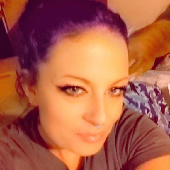 Meet your Posher, Larietta - Picture 1 of 1